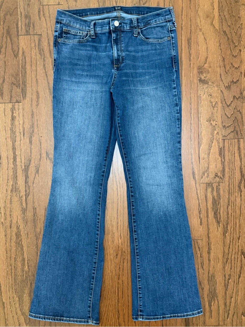 GAP Women's size 32 Regular Perfect Boot Medium Blue Bootcut Jeans